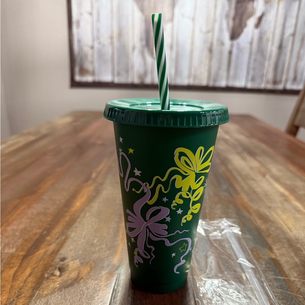 Starbucks Green Bow Cold Cup Tumbler with Straw & Bear Straw Topper NWOT